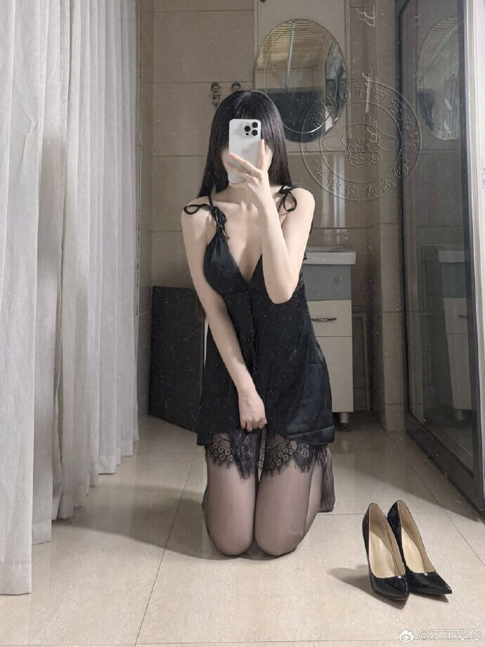 图片[1] - 不可爱羚 黑丝美腿福利 最新写真资源合集下载[持续更新] - 幻域写真 - cosplay高清美图分享平台