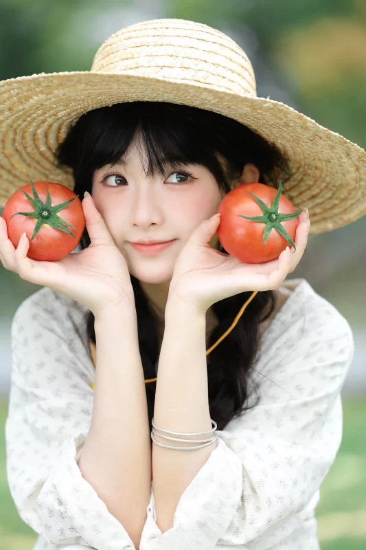 夏日田园-草帽少女与番茄的温柔相遇 - 幻域写真 - cosplay高清美图分享平台
