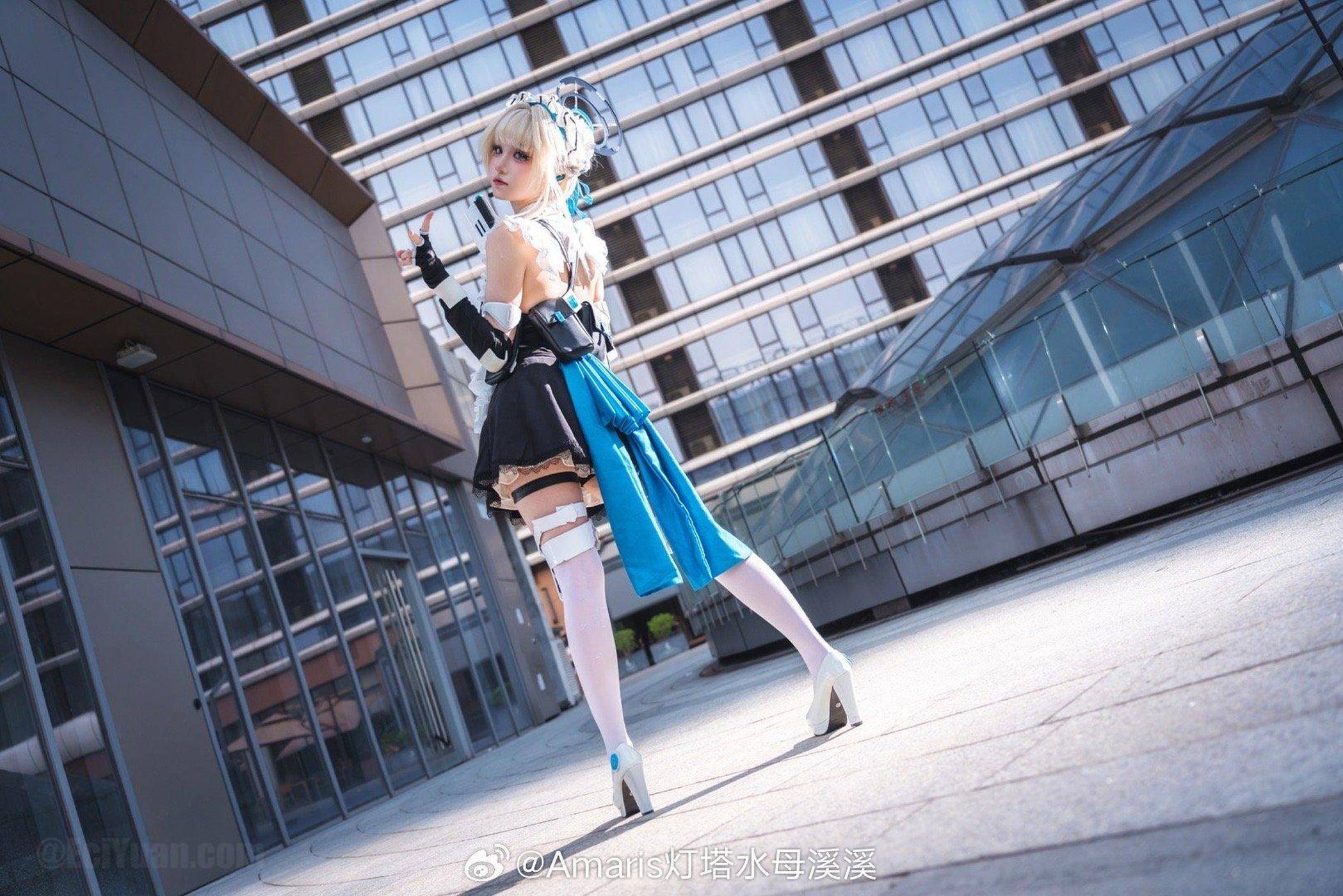 广州蔚蓝档案only！溪溪的飞鸟马时COS把女仆特工感焊在身上了