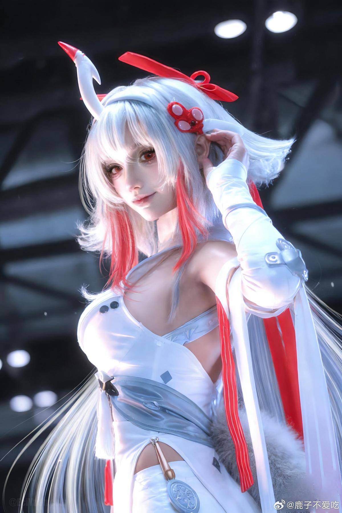 鹿子不爱吃还原叶瞬光！绝区零里的冷感执行者照进现实