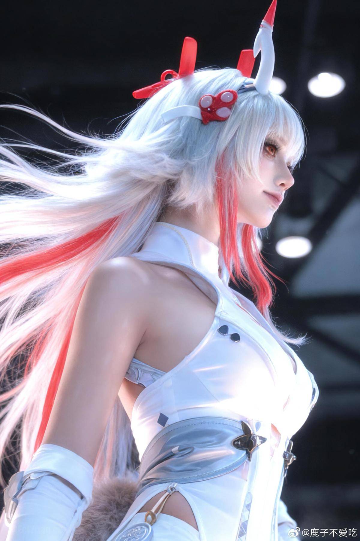 鹿子不爱吃还原叶瞬光！绝区零里的冷感执行者照进现实