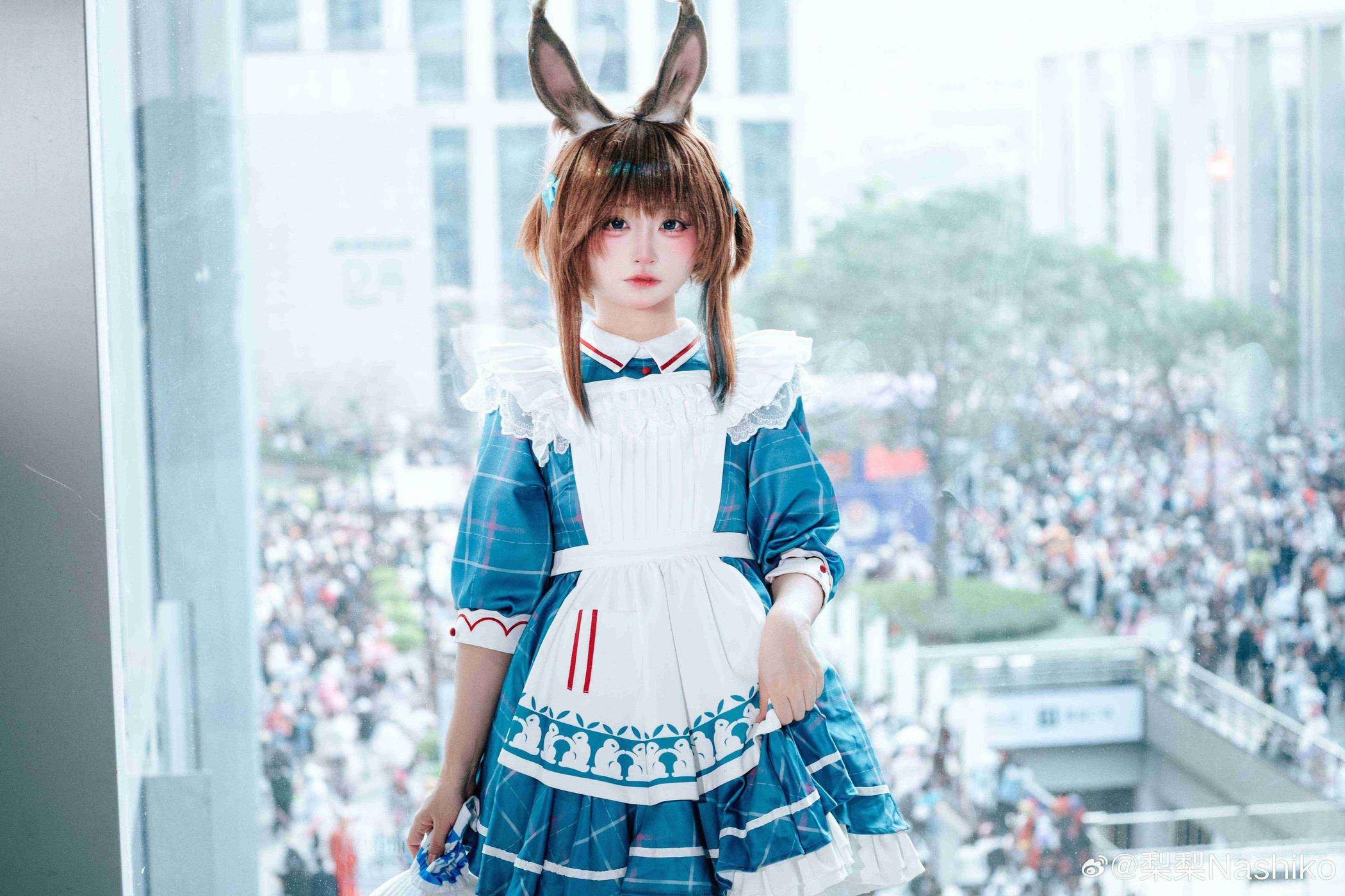 梨梨Nashiko的阿米娅COS太贴了！罗德岛leader的温柔感直接戳心